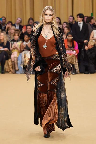 Look 3